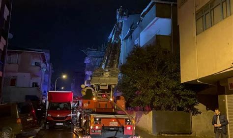 İstanbul''da çatı yangını... Yan binaya da sıçradı!